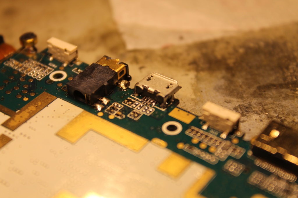 ������ ������� ������� micro USB �� seemax Smart TG730